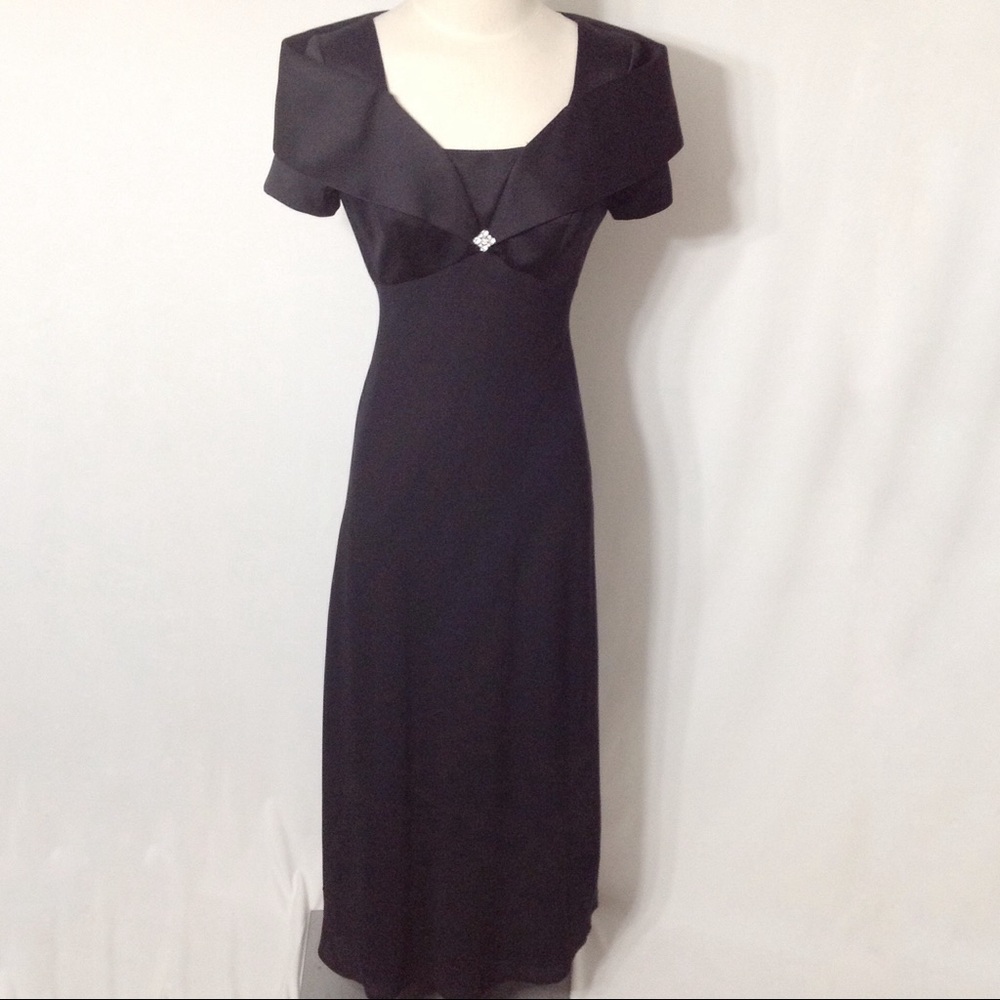 Cachet Portrait Collar Gown